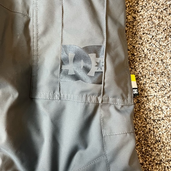 DC Banshee boys Grey waterproof snowboarding snow pants size 8/xs - Picture 2 of 13